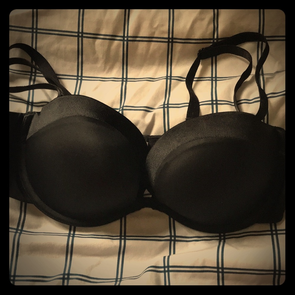 Black strapless bra